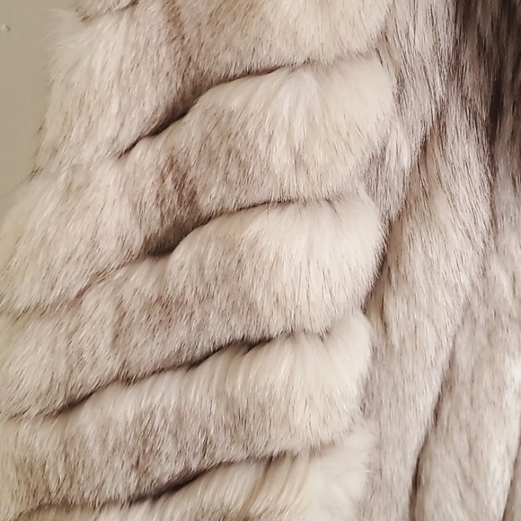 Natural Blue Fox Fur Coat - Picture 4 of 10